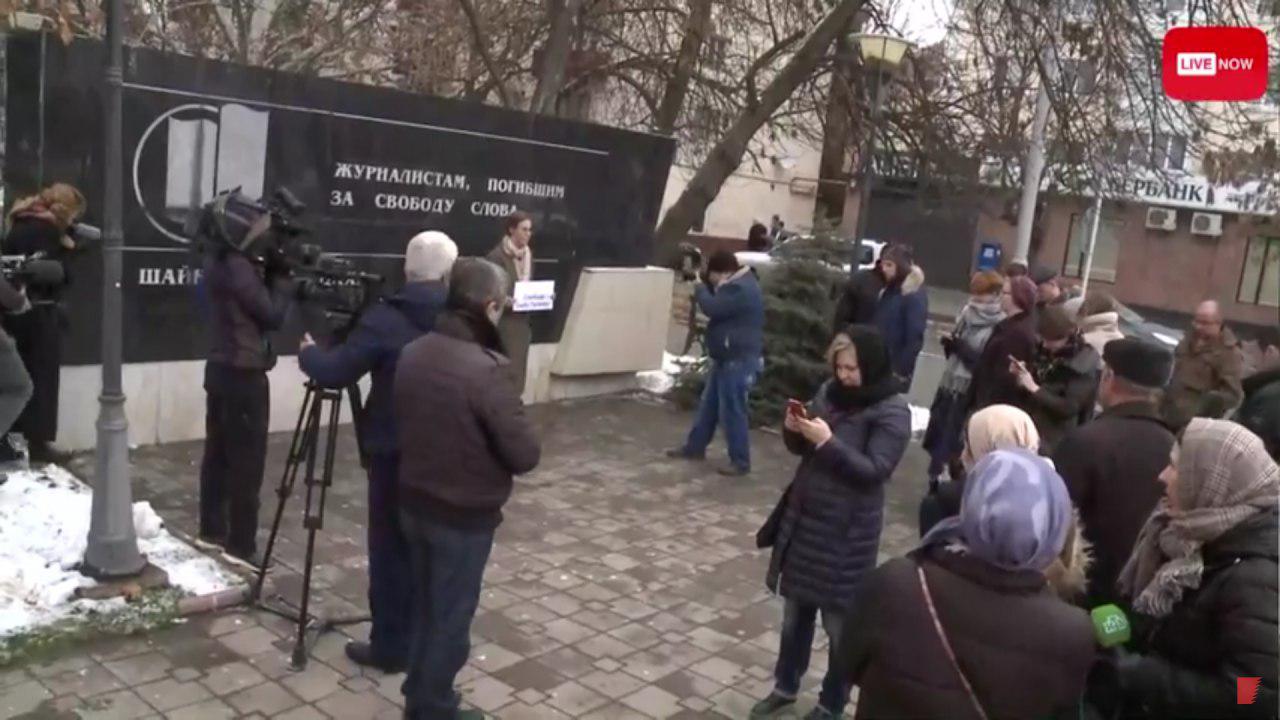 Чеченцы назвали Собчак лошадью и отправили обратно в Москву Чеченцы назвали Собчак лошадью и отправили обратно в Москву