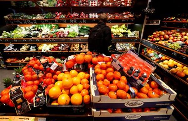 FILE PHOTO: Full shelves with fruits are pictured in a supermarket during the spread of the coronavirus disease (COVID-19) in Berlin, Germany, March 17, 2020. REUTERS/Fabrizio Bensch/File Photo GLOBAL BUSINESS WEEK AHEAD FILE PHOTO: Full shelves with fruits are pictured in a supermarket during the spread of the coronavirus disease (COVID-19) in Berlin, Germany, March 17, 2020. REUTERS/Fabrizio Bensch/File Photo GLOBAL BUSINESS WEEK AHEAD