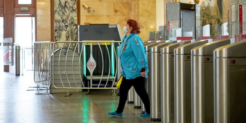 Дептранс: 99% пассажиров метро надели маски утром 15 мая