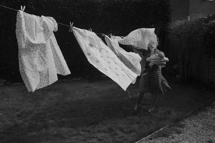 Номинация «Люди/ Выбор аудитории» - фотограф Лаура Вуд (Laura Wood) из Великобритании со снимком образа матери с ребенком на руках. Этот безумный мир на фотографиях победителей конкурса National Geographic Photo Contest 2018
