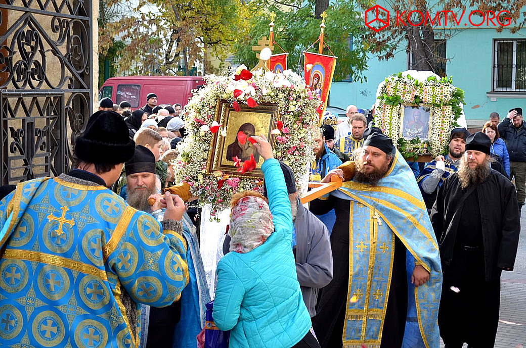 Встреча крестного хода в Феодосийском Казанском соборе