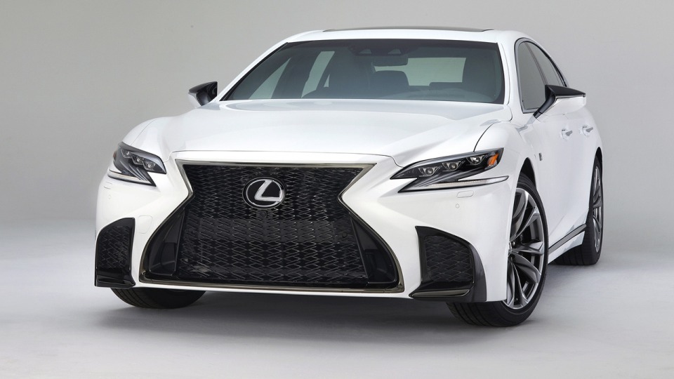 Новый Lexus LS стал спортивнее