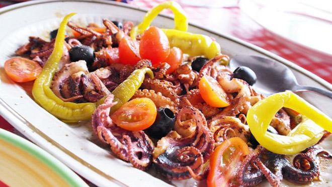 Салаты из кальмаров