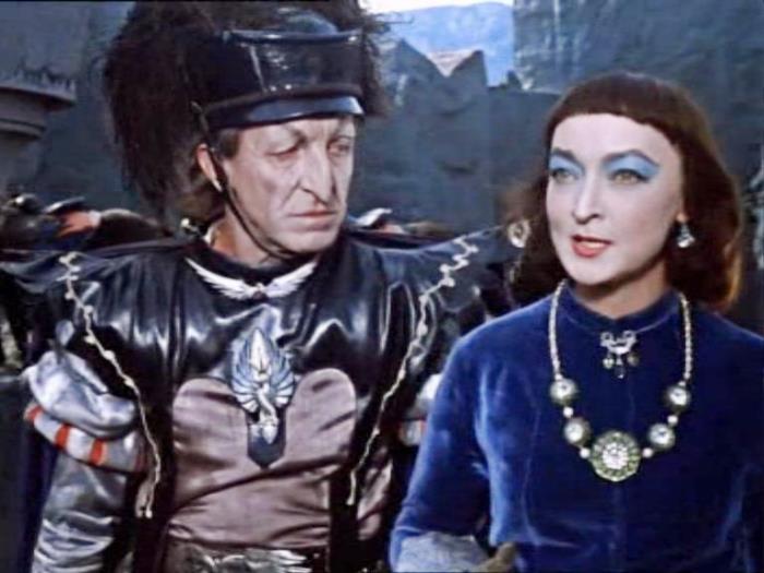 Кадр из фильма *Королевство кривых зеркал*, 1963 | Фото: kino-teatr.ru Кадр из фильма *Королевство кривых зеркал*, 1963 | Фото: kino-teatr.ru