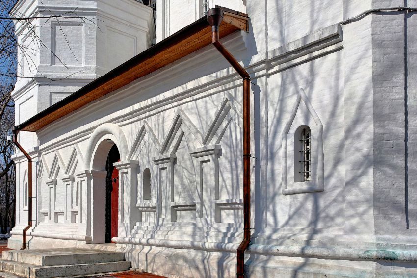 Прогулки по Коломенскому. Храм Усекновения главы Иоанна Предтечи. Голосов овраг. Прогулки по Коломенскому. Храм Усекновения главы Иоанна Предтечи. Голосов овраг.