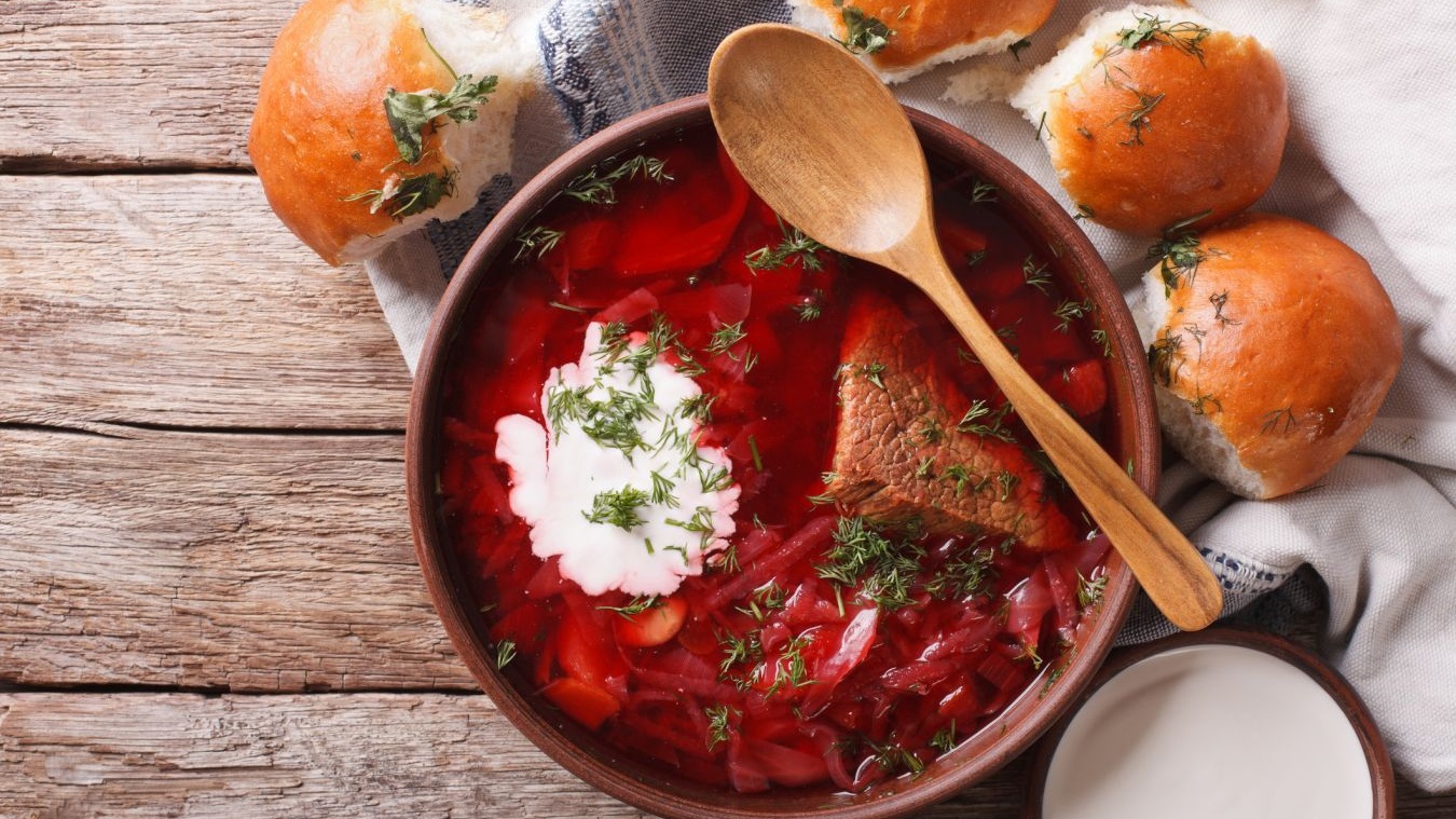 Нутрициолог рассказала, кому нельзя есть борщ