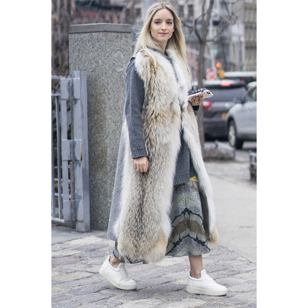 fur street style 6 Как носить шубу и не выглядеть теткой?