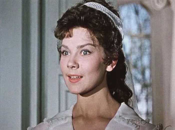 Лариса Голубкина в фильме *Гусарская баллада*, 1962 | Фото: kino-teatr.ru Ларисе Голубкиной – 80 лет: Чего зрители не знают о знаменитой актрисе