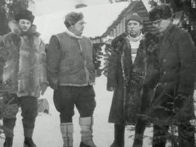 Георгий Вицин, Евгений Моргунов, Юрий Никулин и Леонид Гайдай на съёмках фильма «Самогонщики» история, кино, съёмки фильма, факты