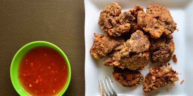 Жареная куриная печень с хрустящей корочкой Жареная куриная печень с хрустящей корочкой