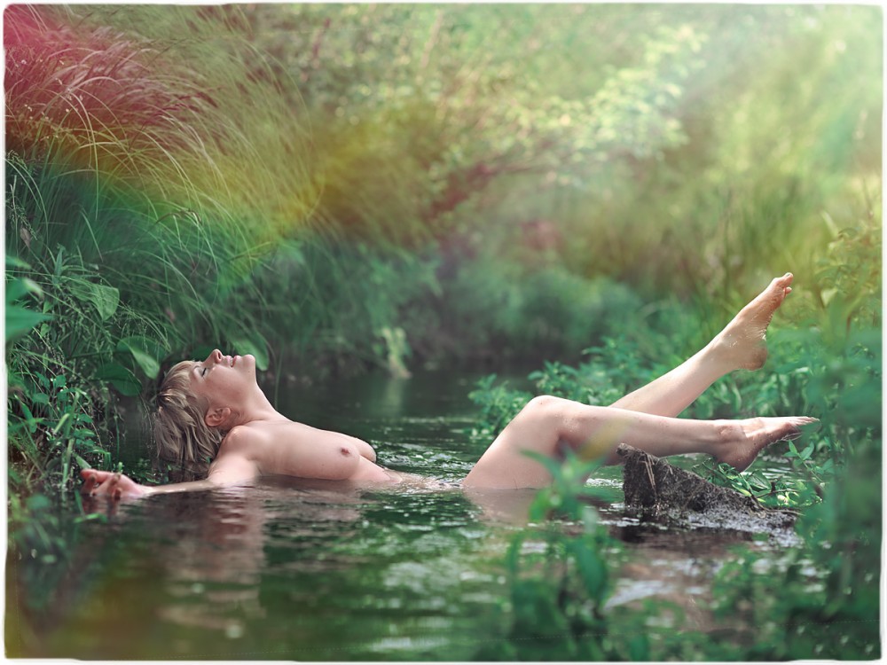 Красавицы у воды (ФОТО 18+) Красавицы у воды (ФОТО 18+)