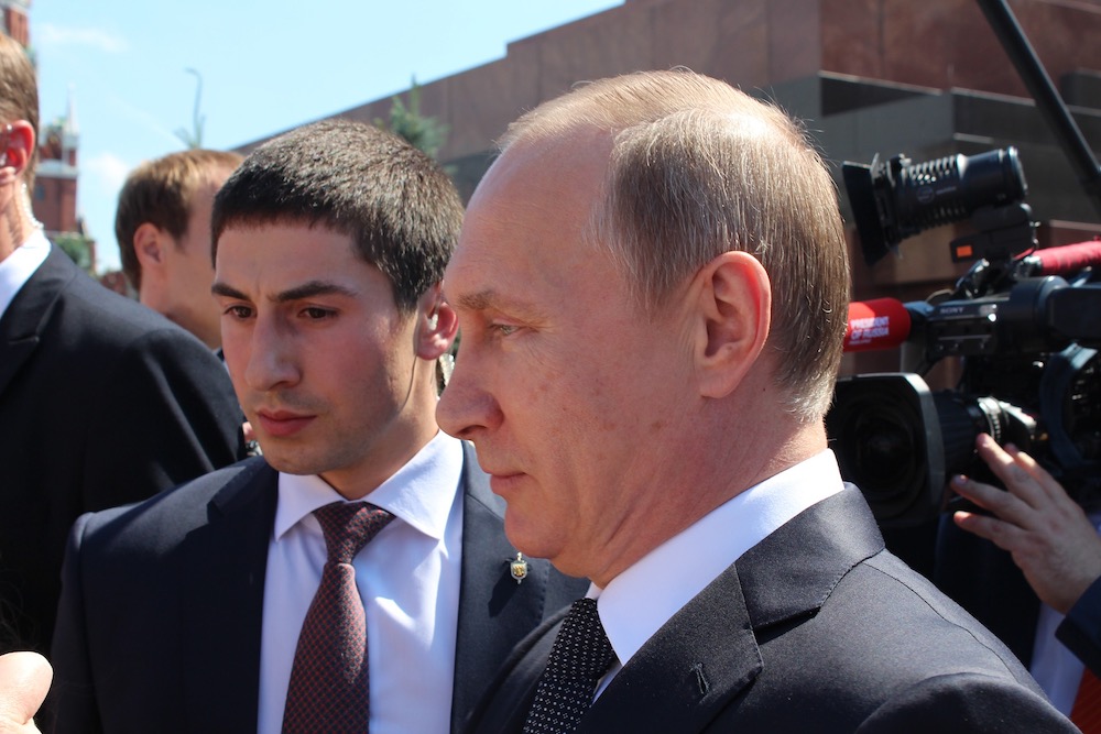 Путин на одной волне с молодежью: как президент заслужил доверие молодого поколения