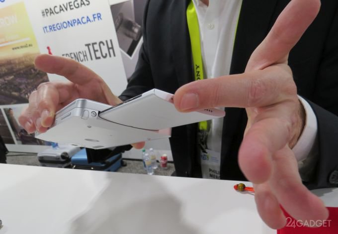 GraalPhone объединяет в себе четыре гаджета одновременно GraalPhone объединяет в себе четыре гаджета одновременно