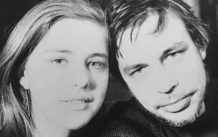 Дженни Яснец и художник Андрей Медведев | Фото: wday.ru Дженни Яснец и художник Андрей Медведев | Фото: wday.ru