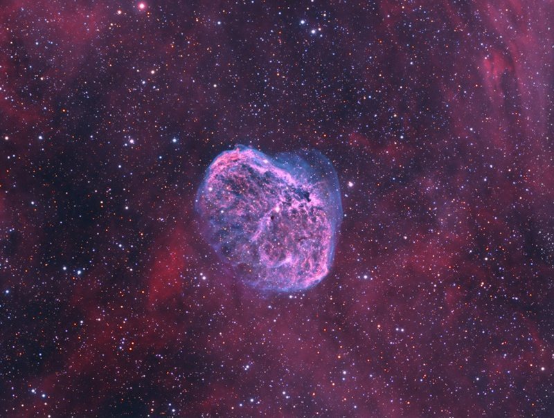 A Nebulosa Crescente (NGC 6888) é uma nebulosa de emissão na constelação de Cygnus.  Ele está localizado a uma distância de cerca de 5.000 anos-luz da Terra, um espaço interessante, beleza, ciência, foto