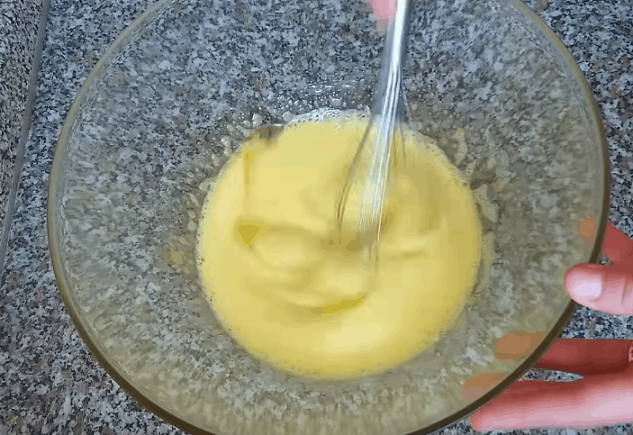 Он сладкий, и его пекут на сковородке. Блин? Нет, торт! Он сладкий, и его пекут на сковородке. Блин? Нет, торт!