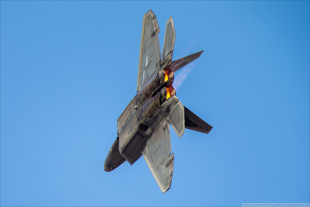 F22 04 F22 04