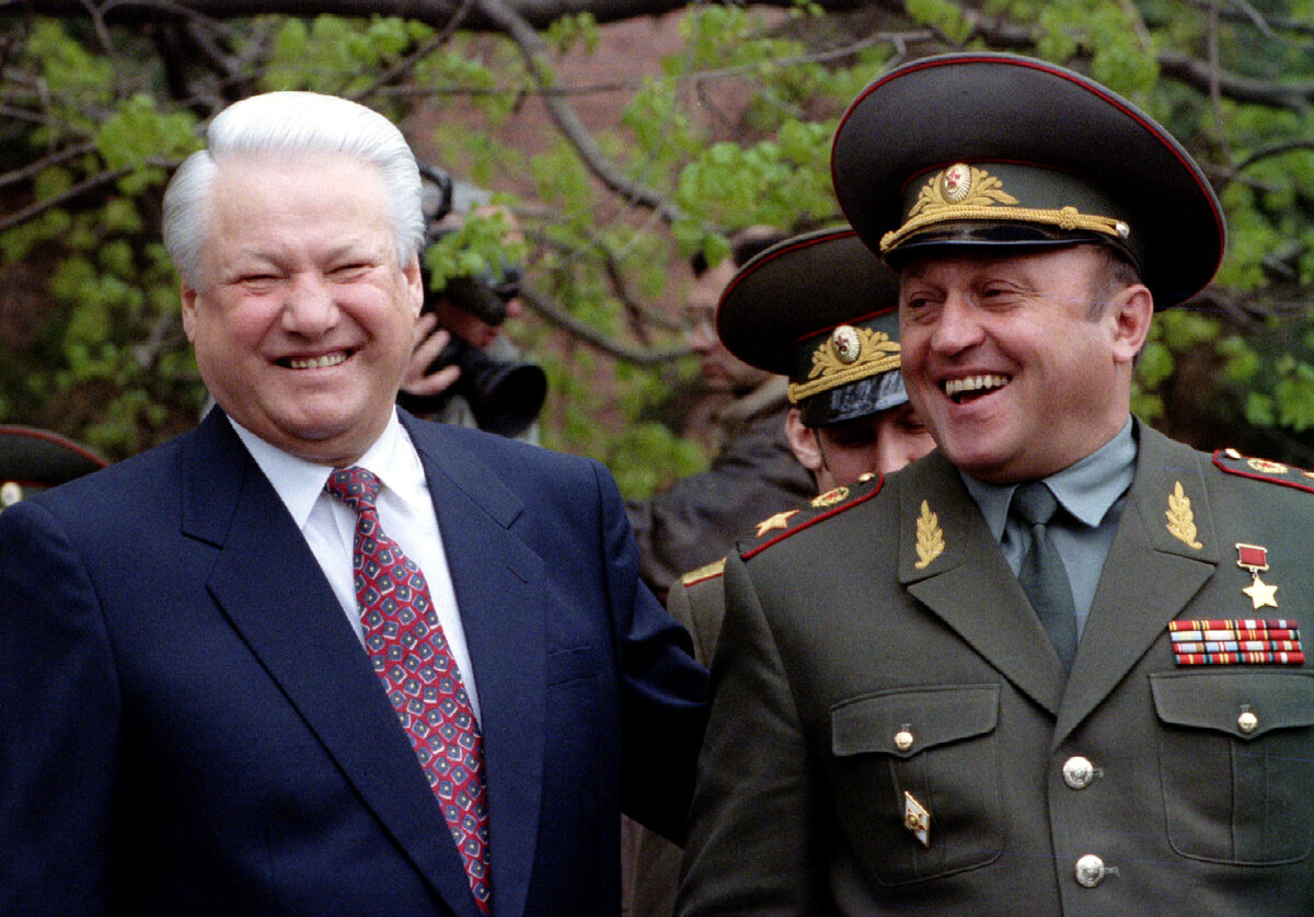 Что хорошего и плохого сделал Ельцин для России, чего больше?