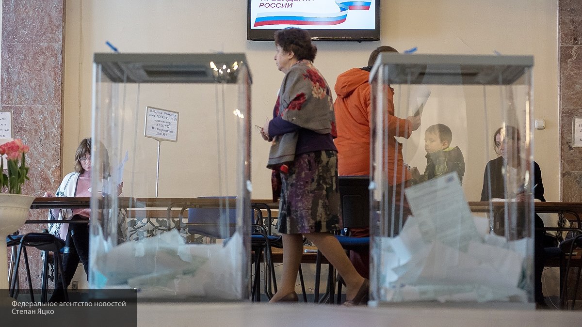 Футболисты сборной России по футболу проголосовали на выборах президента РФ