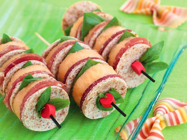 Канапе на шпажках на праздничный стол! Канапе на шпажках на праздничный стол!