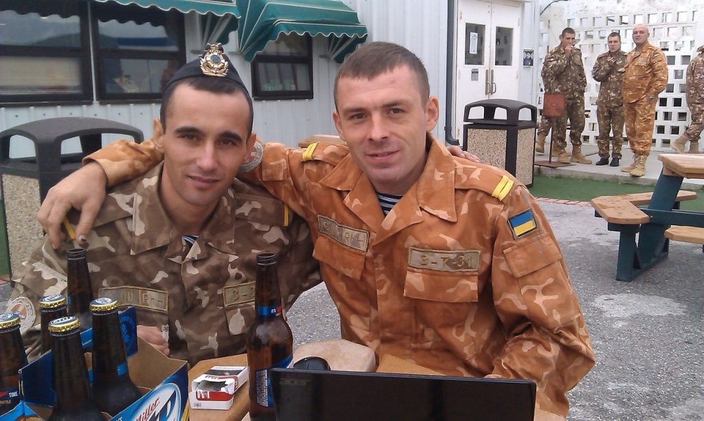Зигующая алкашня флагмана ВМС Украины фрегата «Гетман Сагайдачный». Вглядитесь в эти лица Зигующая алкашня флагмана ВМС Украины фрегата «Гетман Сагайдачный». Вглядитесь в эти лица