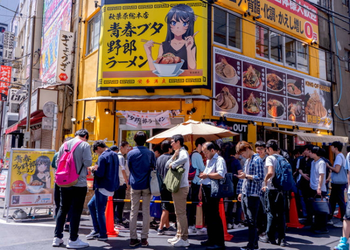 Любители строится в очередь. | Фото: Live Japan. Любители строится в очередь. | Фото: Live Japan.