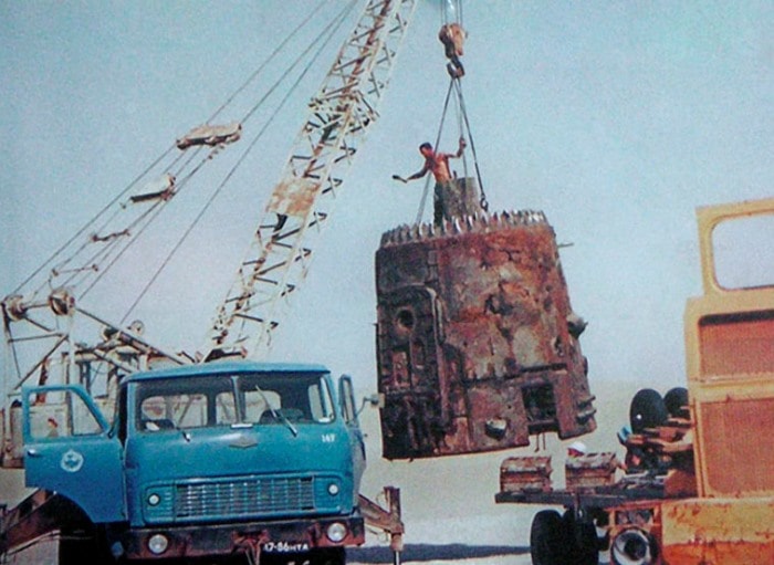 На съемках легендарной трагикомедии *Кин-дза-дза*, 1986 | Фото: kinopoisk.ru На съемках легендарной трагикомедии *Кин-дза-дза*, 1986 | Фото: kinopoisk.ru