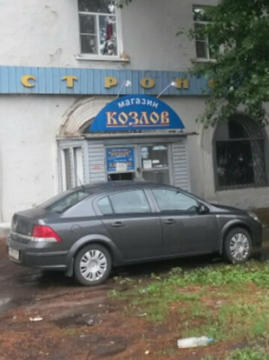Магазин козлов... Парковка, судя по всему, тоже их. Магазин козлов... Парковка, судя по всему, тоже их.