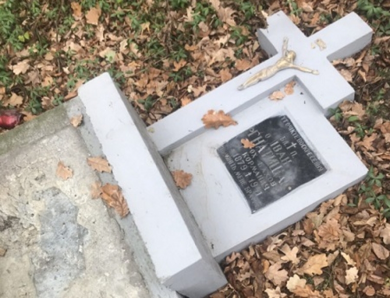 В Польше разгромили надгробия на могиле украинского священника В Польше разгромили надгробия на могиле украинского священника