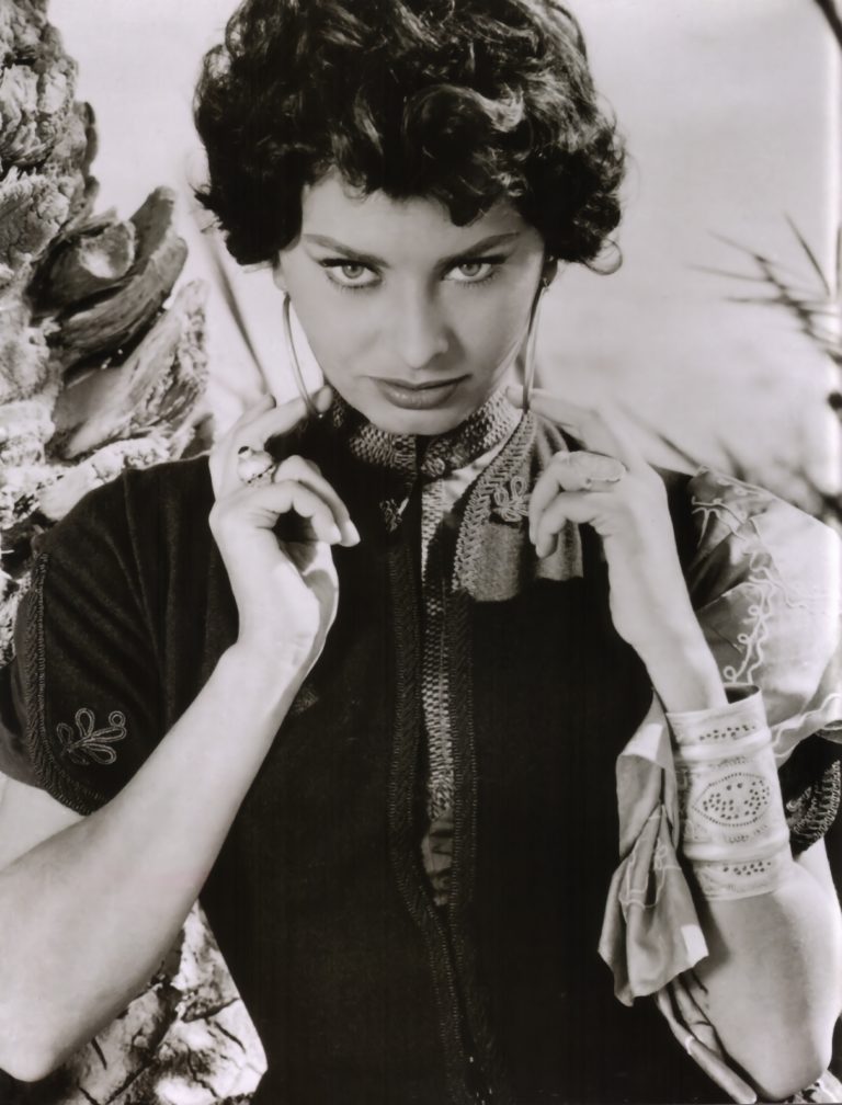 Annex-Loren-Sophia-Legend-of-the-Lost_02-768x1008.jpg Annex-Loren-Sophia-Legend-of-the-Lost_02-768x1008.jpg
