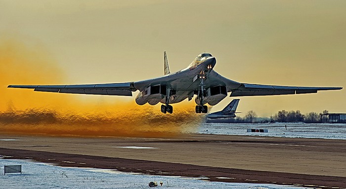 Ракетоносцы Ту-160 смогут наносить удар под прикрытием своей ПВО