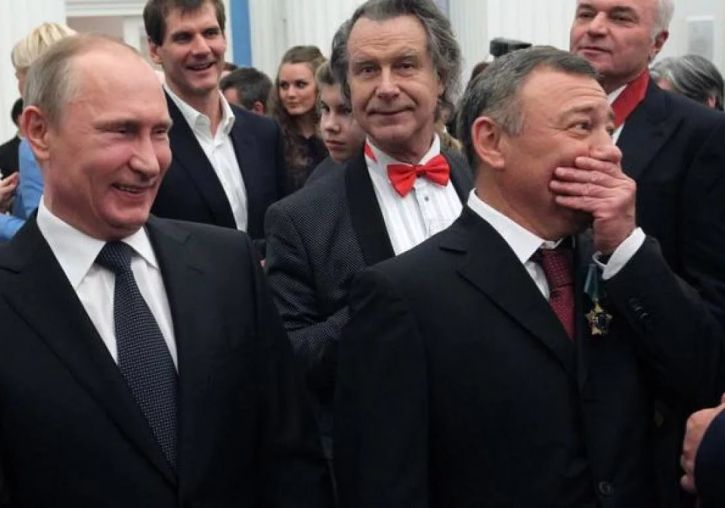 Олигархам обнулили налог на вывод денег из России Олигархам обнулили налог на вывод денег из России