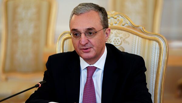 Министр иностранных дел Армении Зограб Мнацаканян во время встречи с министром иностранных дел России Сергеем Лавровым. 7 июня 2018 В Ереване заявили о закомплексованности Украины