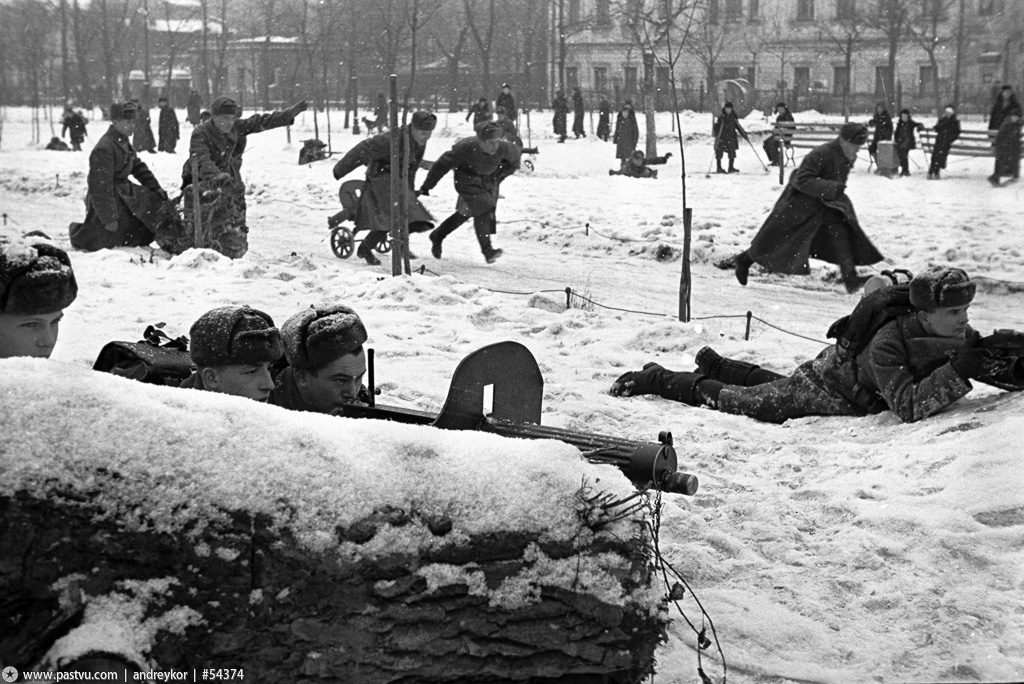 Как в декабре 1941 года в центре Москвы нарисовали фальшивый город Как в декабре 1941 года в центре Москвы нарисовали фальшивый город