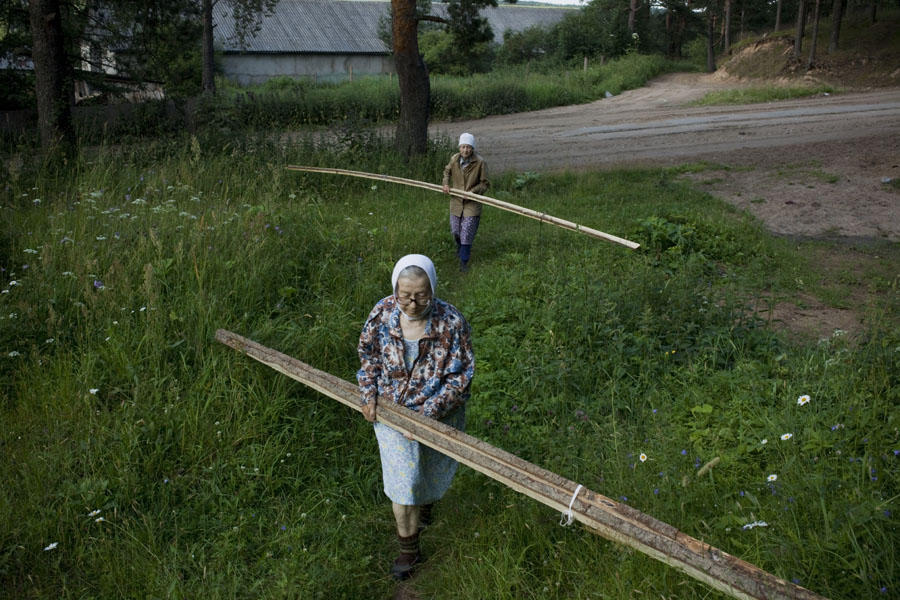 15 уникальных фотографий из жизни российской глубинки