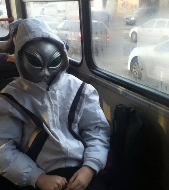 Его сын тоже очень хороший мальчик, в школу ездит на автобусе. Один на чужой планете: повседневная жизнь директора РЕН ТВ