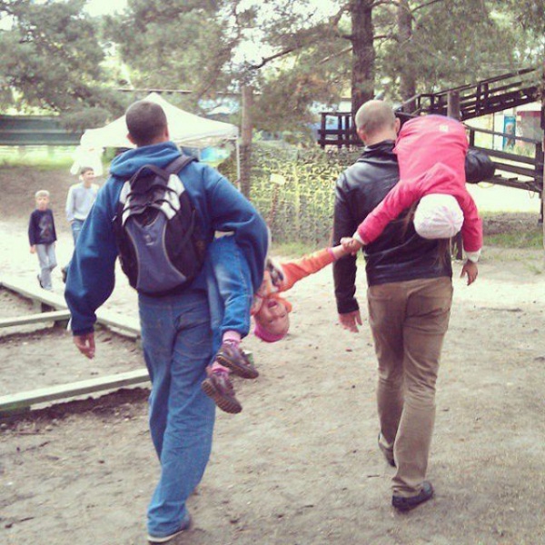 8909310-R3L8T8D-600-friendship
