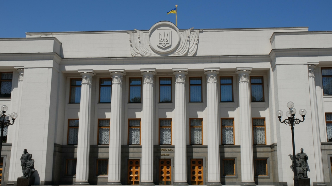 Верховная рада законодательно запретит украинцам ездить в Россию Верховная рада законодательно запретит украинцам ездить в Россию