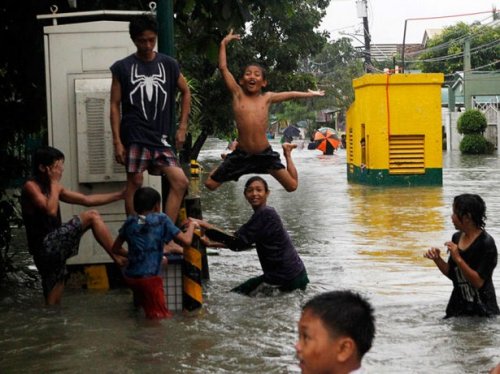 Жизнерадостные люди, которым плевать на непогоду (30 фото) Жизнерадостные люди, которым плевать на непогоду (30 фото)
