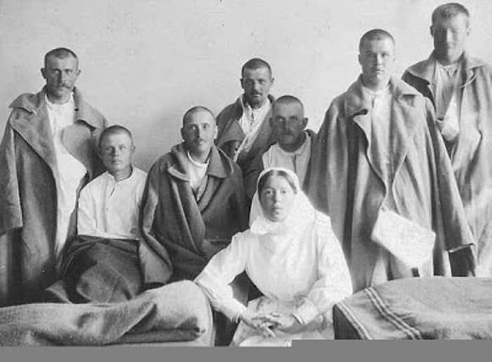 Великая княгиня среди раненых | Фото: romanovs-russia.blogspot.com Великая княгиня среди раненых | Фото: romanovs-russia.blogspot.com
