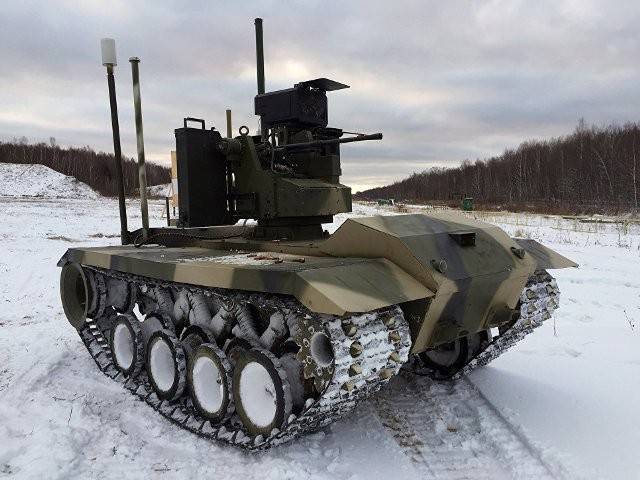 Роботизированные комплексы «Соратник» и «Нерехта» в учебном бою Роботизированные комплексы «Соратник» и «Нерехта» в учебном бою