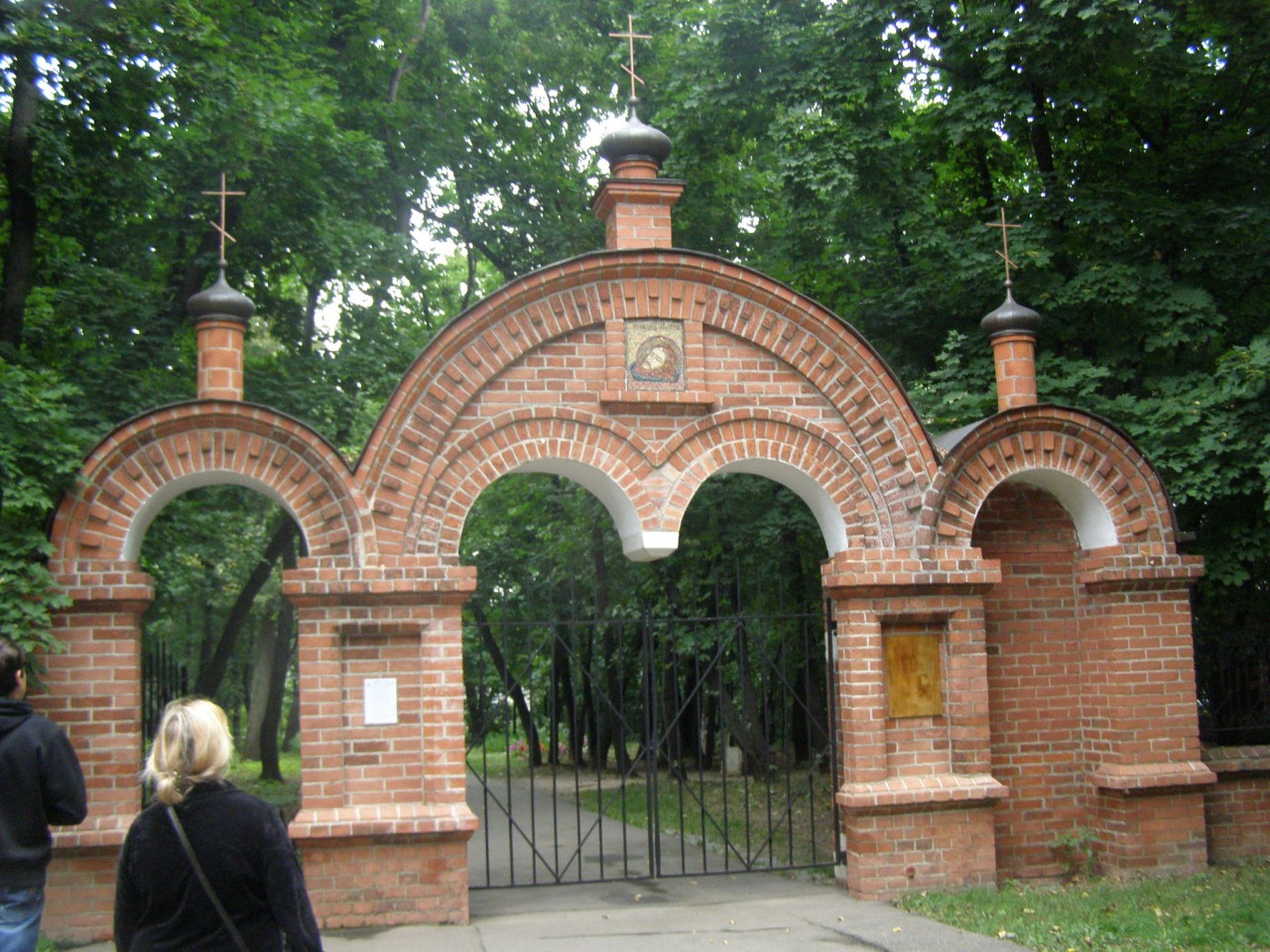 Прогулки по Коломенскому. Храм Усекновения главы Иоанна Предтечи. Голосов овраг. Прогулки по Коломенскому. Храм Усекновения главы Иоанна Предтечи. Голосов овраг.