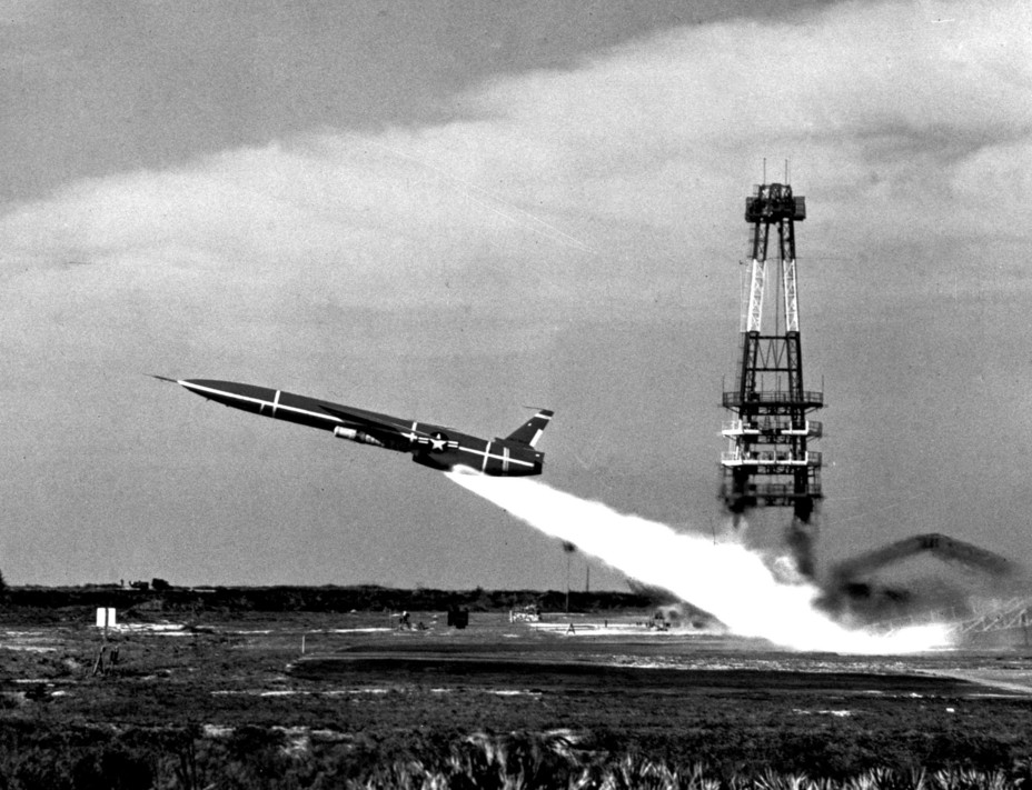 Пуск экспериментальной модели N-69D крылатой ракеты Snark (МХ-775A) на полигоне мыса Канаверал, 1956 год. nationalmuseum.af.mil - «Буря» против «Навахо» | Warspot.ru