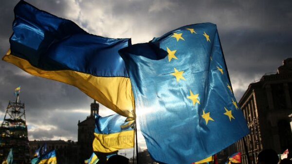 В Польше признали, что вывести Украину из кризиса может её разделение на три государства В Польше признали, что вывести Украину из кризиса может её разделение на три государства