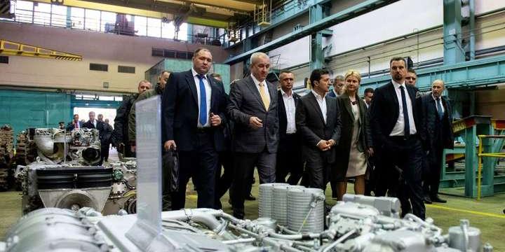 Зеленского шокировала упавшая в 900 раз со времен СССР производительность оборонных заводов