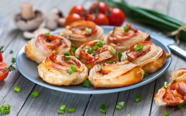 Рулеты с сыром и ветчиной