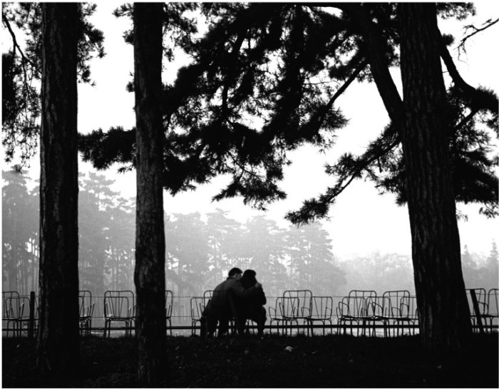 Буа-де-Булонь, Париж, 1952 год. Автор: Sabine Weiss. Буа-де-Булонь, Париж, 1952 год. Автор: Sabine Weiss.