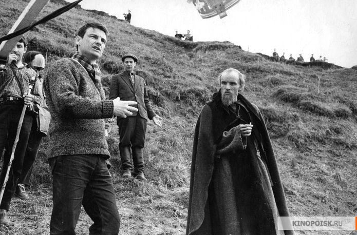 Первые дни съемок. Андрей Тарковский и Анатолий Солоницын. Осень 1965 г.