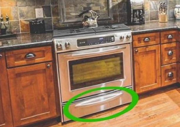 9 предметов, о подлинной функции которых ты не догадываешься! Оказывается, что ящик под духовкой вовсе не для сковородок.