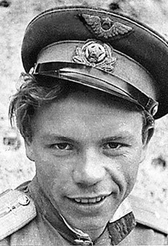 Жизнь в тени: Владимир Кашпур – военный пилот и король эпизода